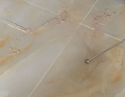 鄂温克瓷砖空鼓维修公司分享粘合剂选择不当在瓷砖铺贴过程中可能导致以下问题