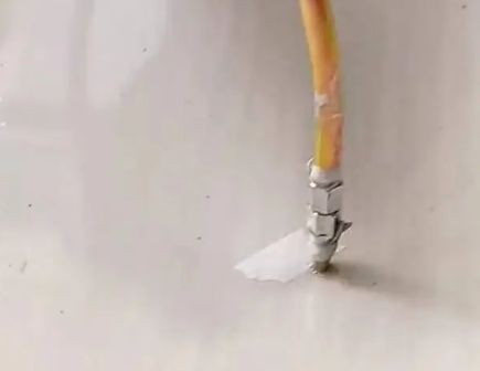鄂温克瓷砖空鼓维修公司专业解答在瓷砖铺贴过程中，如果使用的砂料过粗（如全部使用了粗砂），可能会导致以下问题